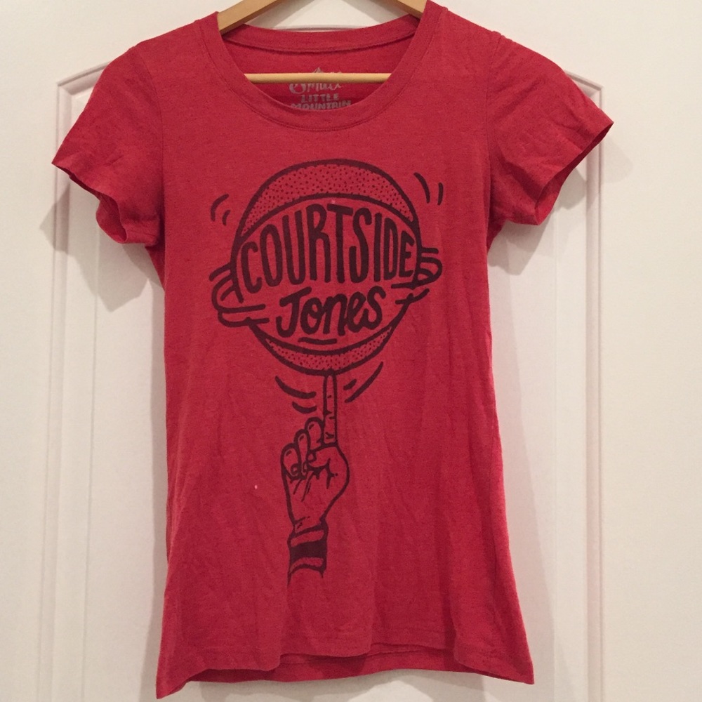 🌻 Courtside Jones tee